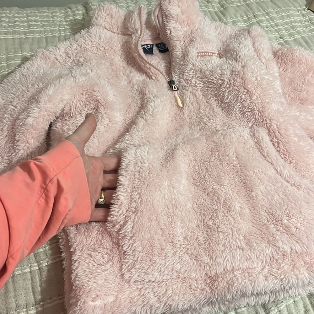 Fuzzy Reebok w front pockets - Picture 4 of 4